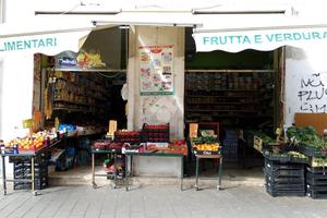NEGOZIO A ROMA