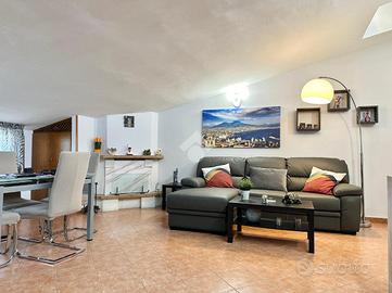 MANSARDA A GIUGLIANO IN CAMPANIA