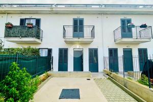 VILLA A SCHIERA A PALERMO