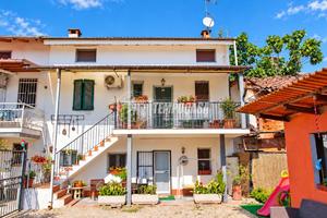 TERRATETTO RISTRUTTURATO CON TAVERNA E GIARDINO PR
