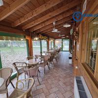 AFFERMATO LOCALE COMMERCIALE CON AMPIO GIARDINO ES