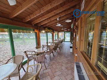 AFFERMATO LOCALE COMMERCIALE CON AMPIO GIARDINO ES