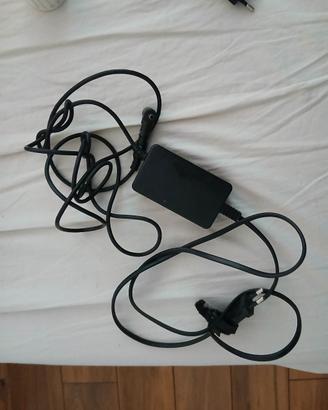 vari cavi elettrici per tv , play , monitor e pc