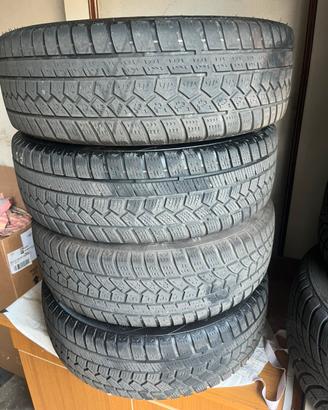 Gomme invernali con cerchi 175/60/15 81H
