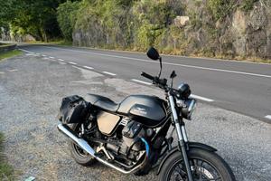 Moto Guzzi V7 II STONE ABS