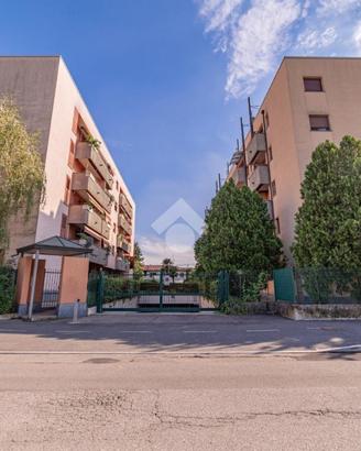2 LOCALI A PADERNO DUGNANO