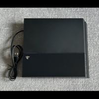 Sony Playstation 4 senza accessori.