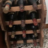 cantinetta completa di antiche bottiglie 