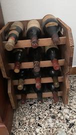 cantinetta completa di antiche bottiglie 