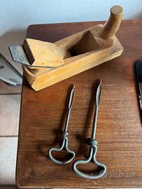 Cacciaviti e fresa per legno vintage