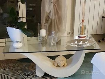 Tavolino in vetro temperato e pietra fossile