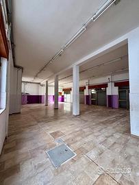 Locale commerciale trasformabile in appartamenti