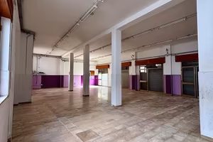 Locale commerciale trasformabile in appartamenti