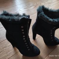 Stivaletto con cerniera e tacco