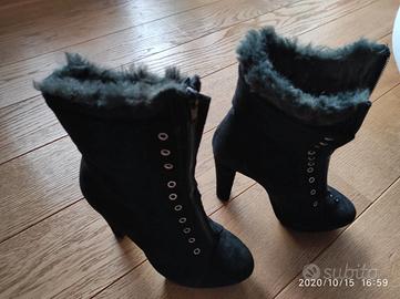 Stivaletto con cerniera e tacco