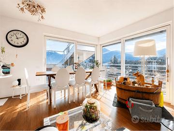 SPLENDIDO TRILOCALE CON VISTA SUL LAGO