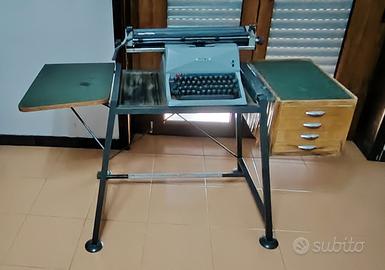 Macchina per scrivere Olivetti 82 