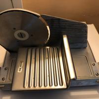 Affettatrice manuale per salumi e carne