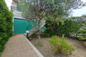 VILLA A SCHIERA A CAMPOFELICE DI ROCCELLA