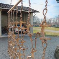 Erpice per prati trainato da trattore agricolo 