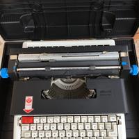 Macchina da scrivere Olivetti