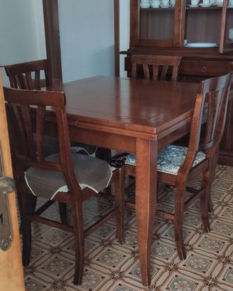 Credenza , tavolo e sedie
