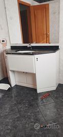 Mobile bagno con specchio grande