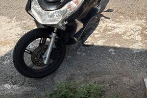 Honda PCX 125 - Scooter