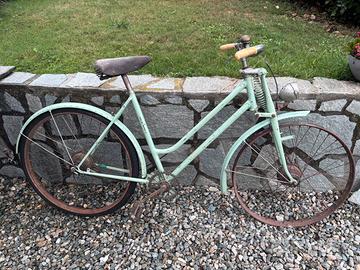 Bici d’epoca con forcella ammortizzata