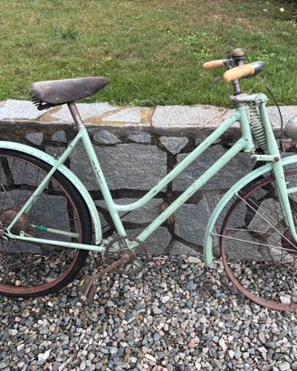 Bici d’epoca con forcella ammortizzata