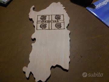 Tagliere in legno a forma di Sardegna i 4 Mori