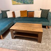 Tavolo da salotto in legno.