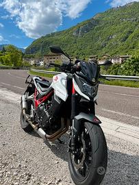 CB750 HORNET 2024 a2