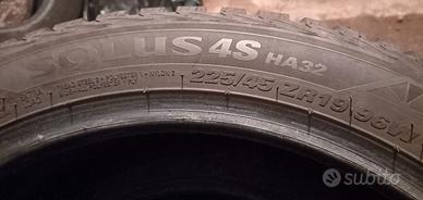 pneumatici  4 stagioni Kumho 225-45-R19 usati