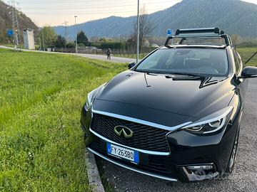 Infiniti Q30
