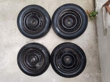 Pneumatici invernali 155/70 R13 con cerchioni