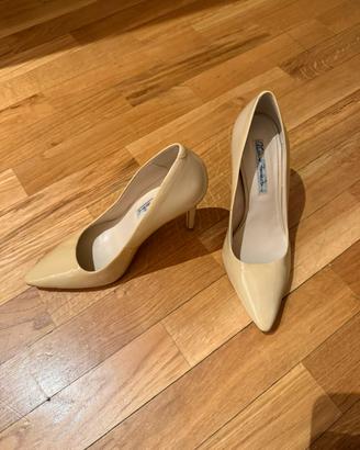 Scarpe nuove vernice primaverili
