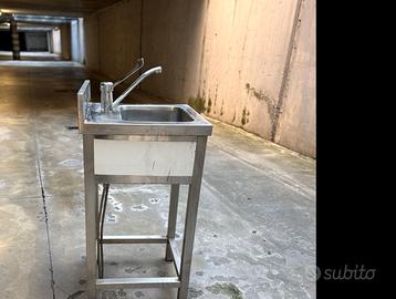 Lavello lavamani professionale inox con rubinetto