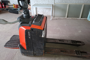 Carrello elevatore toyota bt levio 2.0 tonnellate