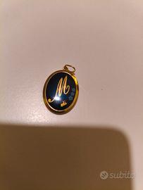 ciondolo in smalto blu e oro