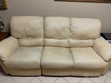 Divano 3 posti in pelle color crema con recliner