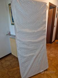 Materasso singolo con coperura antiacaro