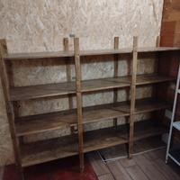 scaffale in legno di abete