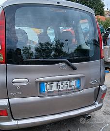 PORTELLONE BAULE YARIS VERSO '03  