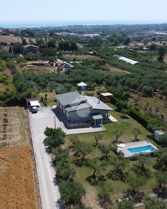 6 LOCALI A ROSETO DEGLI ABRUZZI