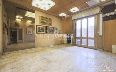 PENTALOCALI CON BALCONE, BOX E POSTO AUTO