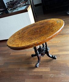 Tavolo d’appoggio ovale in legni diversi