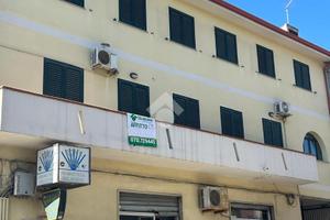 4 LOCALI A CAPOTERRA