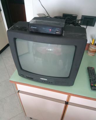 Tv Daewoo CRT 14 pollici e decoder strong dvtb2