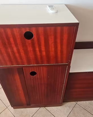 Soggiorno con tavolo e 6 sedie e 2 divani letto 